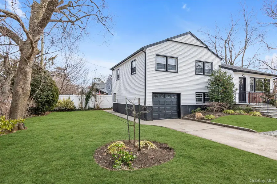 513 Dee Court, East Meadow, NY 11554 - Image #3