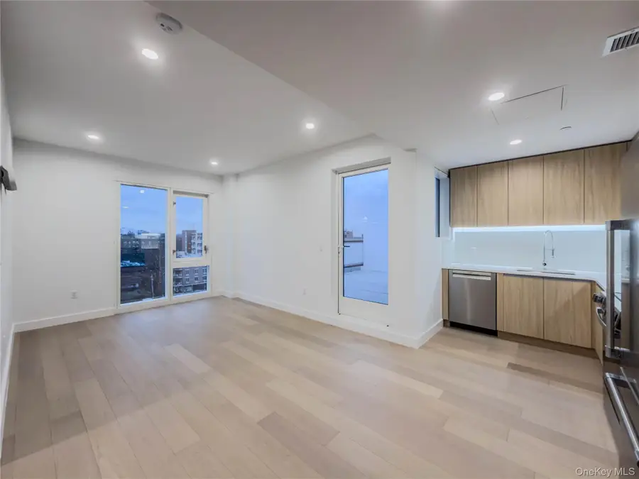 150-02 Northern Boulevard #6E, Flushing, NY 11354 - Image #2