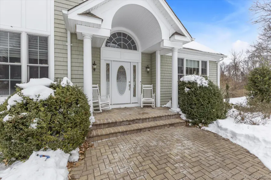 86 Louise Court, Riverhead, NY 11901 - #3