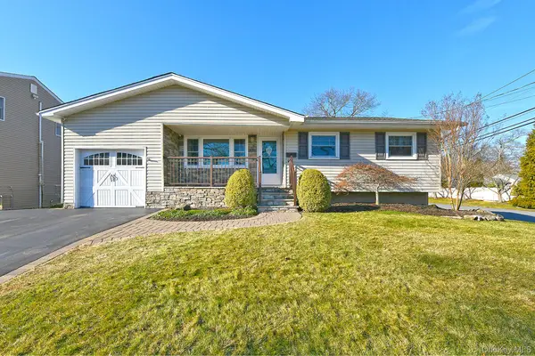 534 Hyman Avenue, West Islip, NY 11795