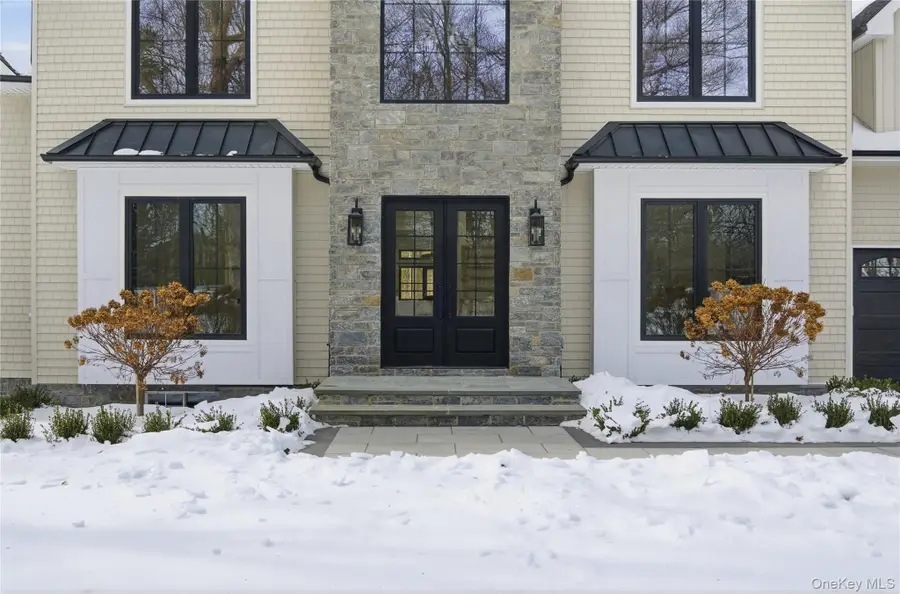 115 Weeks Drive, Dix Hills, NY 11746 - Image #2