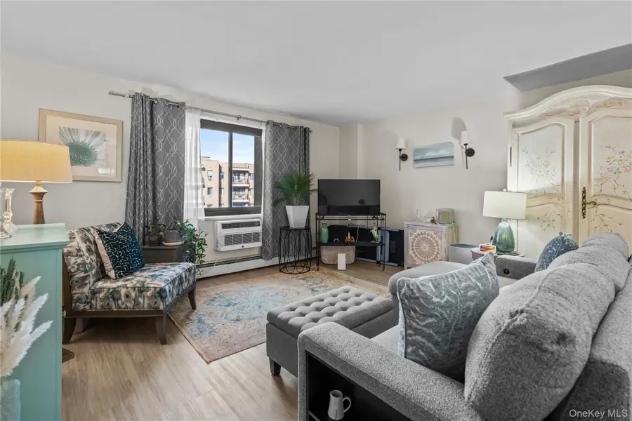 100 E Hartsdale Avenue #6AE, Hartsdale, NY 10530 - Image #2