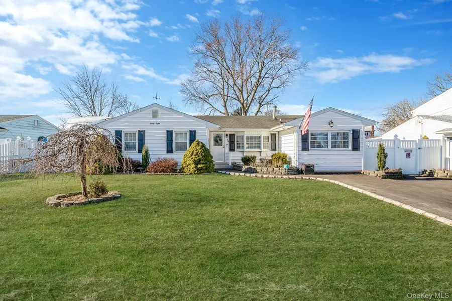 28 Pamela Lane, Selden, NY 11784 - Image #2