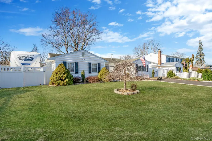 28 Pamela Lane, Selden, NY 11784 - Image #3