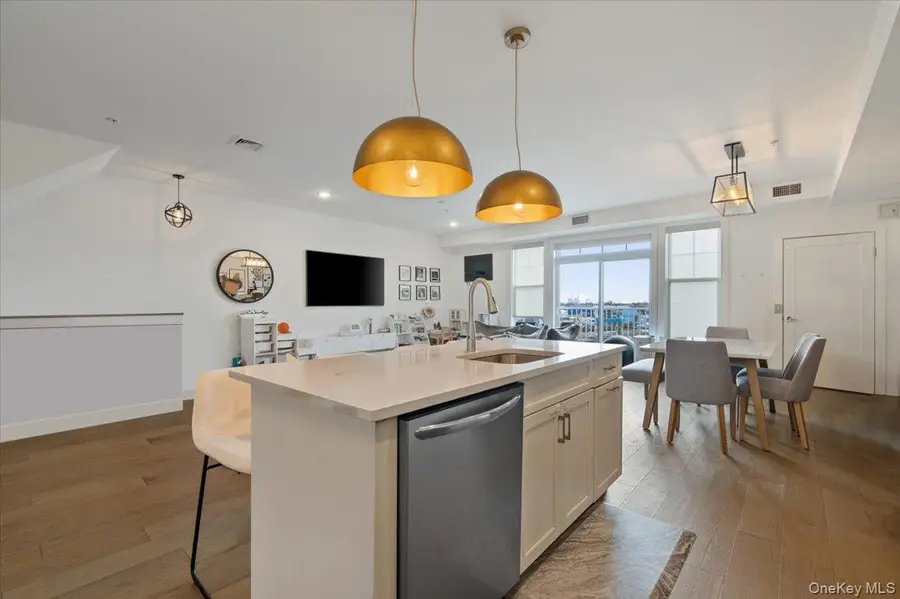 422 Marina Pointe Drive #422, East Rockaway, NY 11518 - Image #3