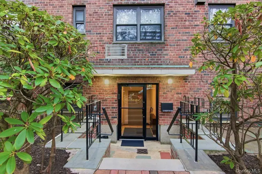 52 Brompton Road #52, Great Neck, NY 11021 - Image #2