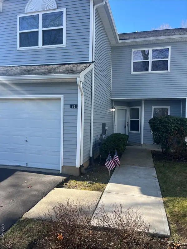 82 Lakeview Drive, Manorville, NY 11949