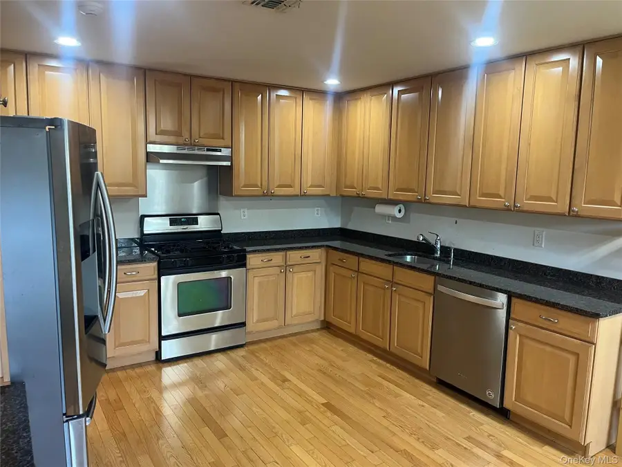 82 Lakeview Drive, Manorville, NY 11949 - Image #2