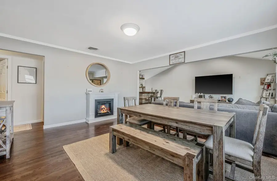 792 Frankford Road, West Babylon, NY 11704 - Image #2