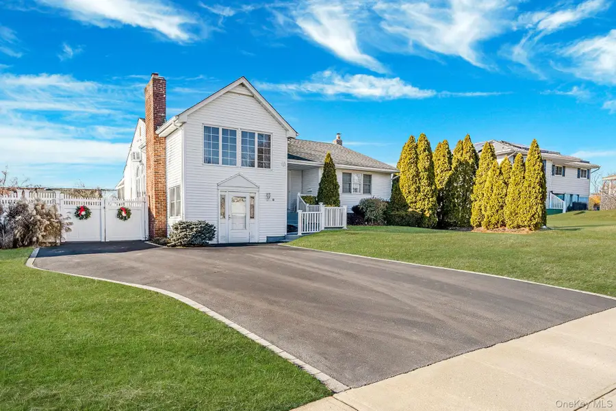 18 Amapola Lane, Kings Park, NY 11754 - Image #2