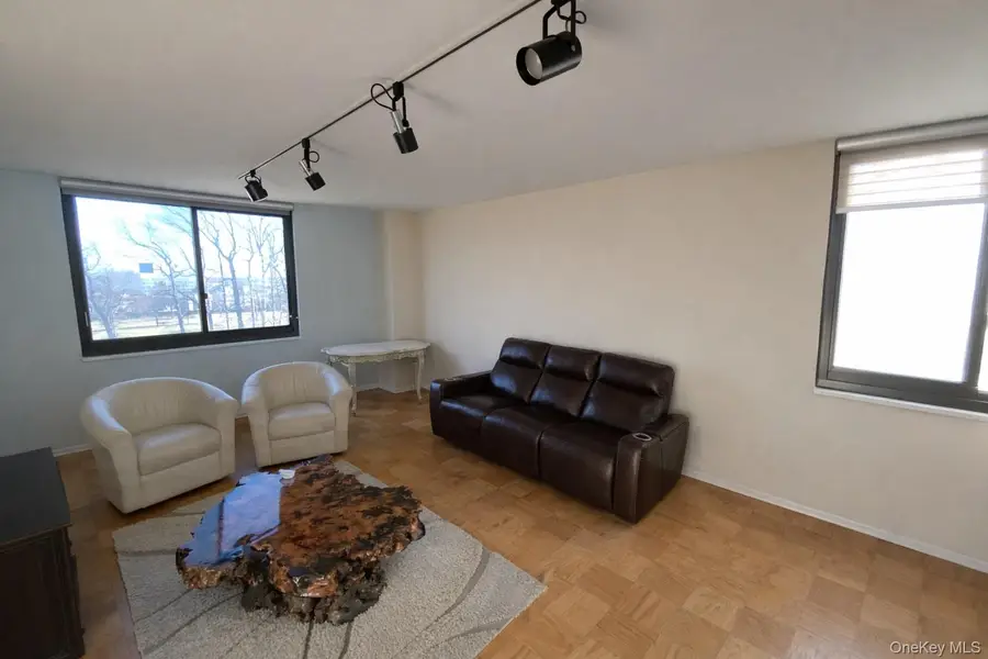 27110 Grand Central Parkway #1V, Queens, NY 11005 - Image #3