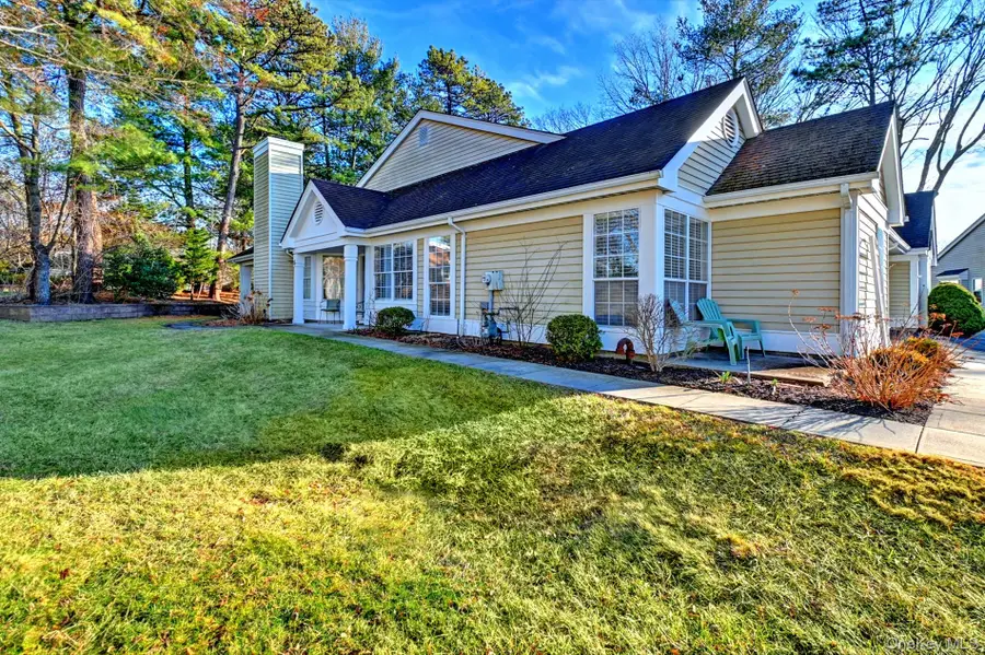 10 Oakdale Court, Ridge, NY 11961 - Image #3