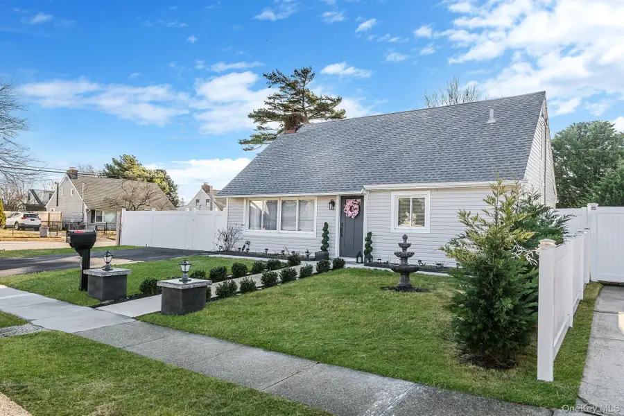 616 Kenmore Avenue, Copiague, NY 11726 - Image #3