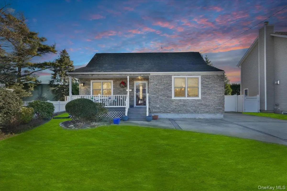 24 Arlyn Drive E, Massapequa, NY 11758 - Image #1