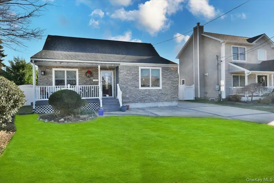 24 Arlyn Drive E, Massapequa, NY 11758 - Image #3