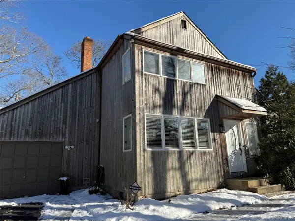 98 Squiretown Road, Hampton Bays, NY 11946