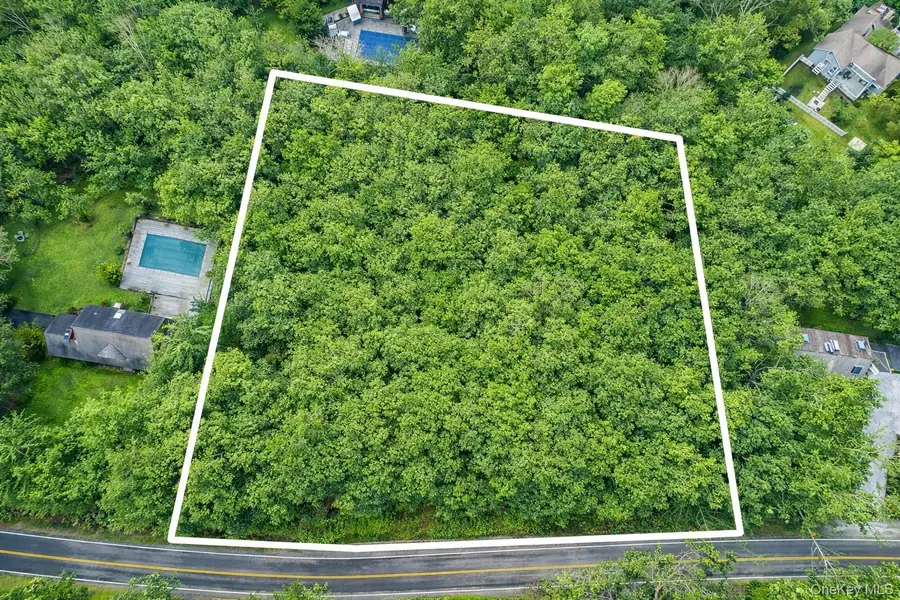 660 N Magee Street, Southampton, NY 11968 - Image #3