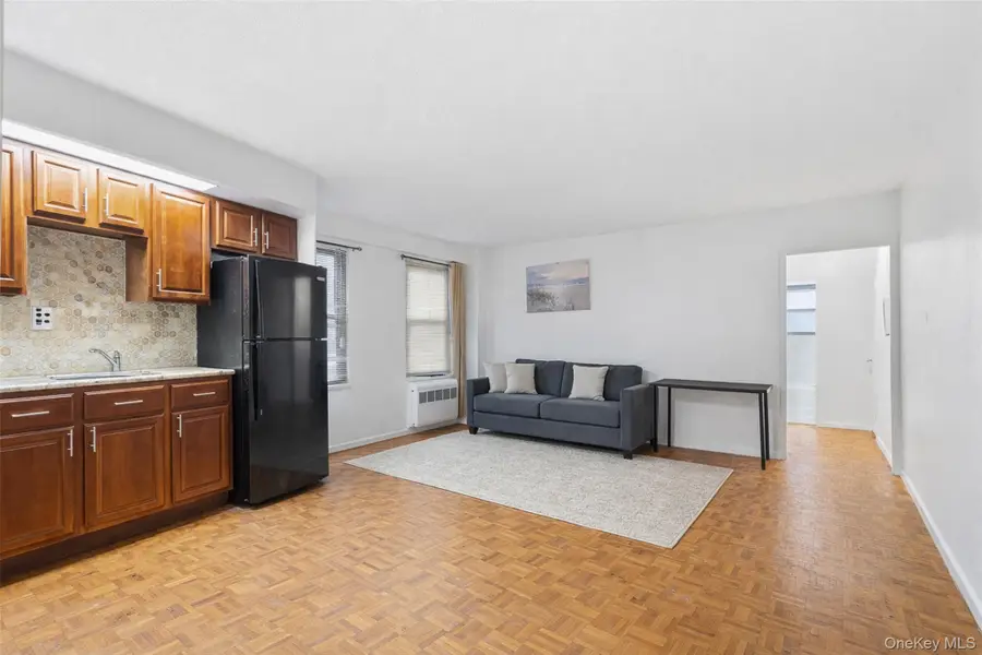 154 Pearsall Dr #1E, Mount Vernon, NY 10552 - Image #3