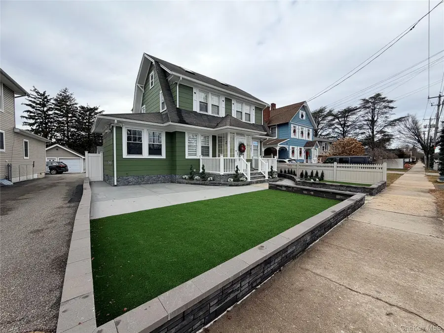 267 N Wellwood Avenue, Lindenhurst, NY 11757 - Image #2