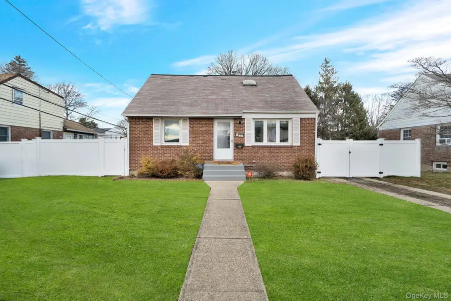 37 9th Street, Hicksville, NY 11801 - Image #2