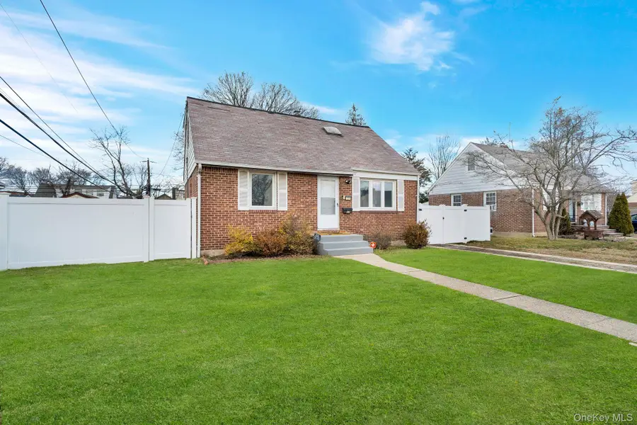 37 9th Street, Hicksville, NY 11801 - Image #3