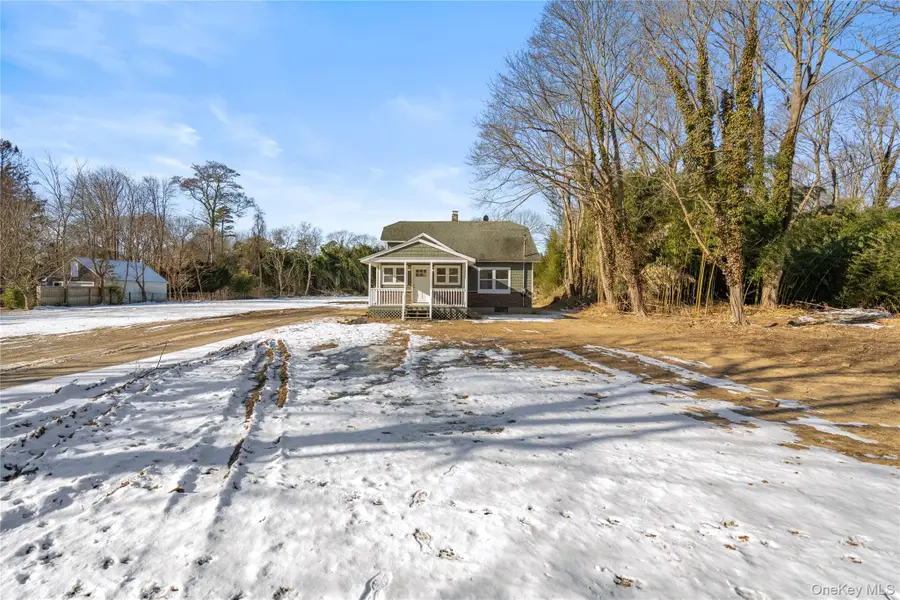 450 Munsell Road, East Patchogue, NY 11772 - Image #2