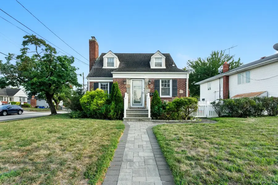 40 Hendrickson Avenue, Lynbrook, NY 11563 - Image #2