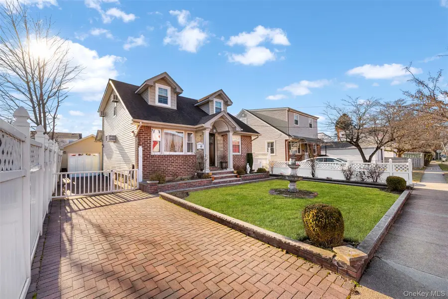 215 Rudolf Road, Mineola, NY 11501 - Image #2