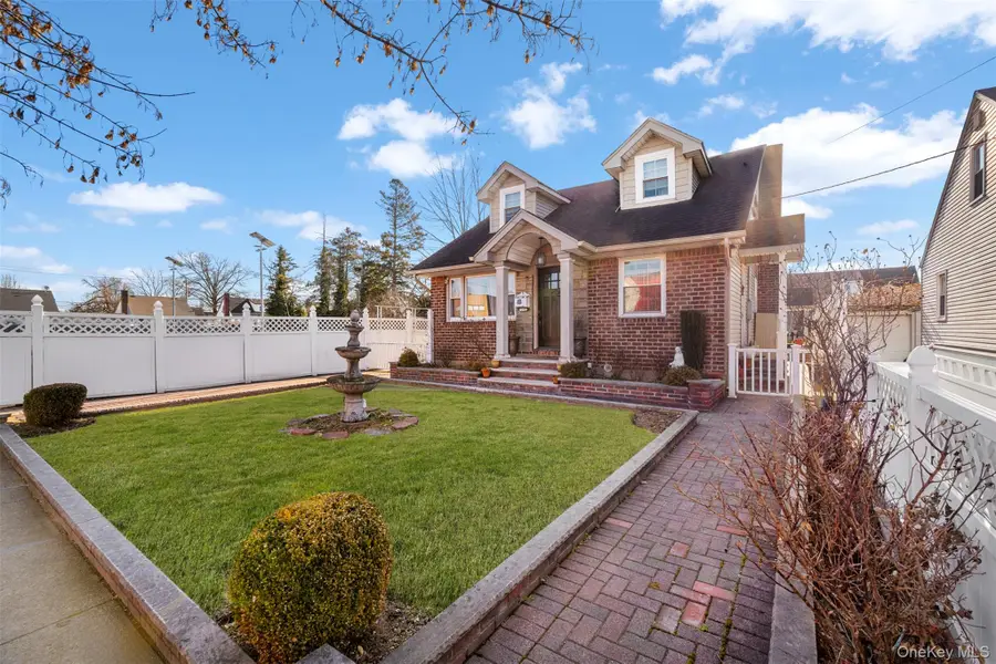 215 Rudolf Road, Mineola, NY 11501 - Image #3