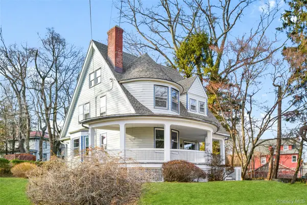 8 The Serpentine, New Rochelle, NY 10801