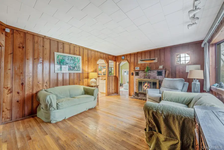 1432 Gardiner Drive, Bay Shore, NY 11706 - Image #3