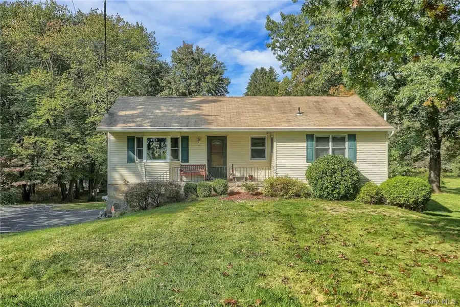 16 Hamilton Drive, Hopewell Junction, NY 12533 - Image #2