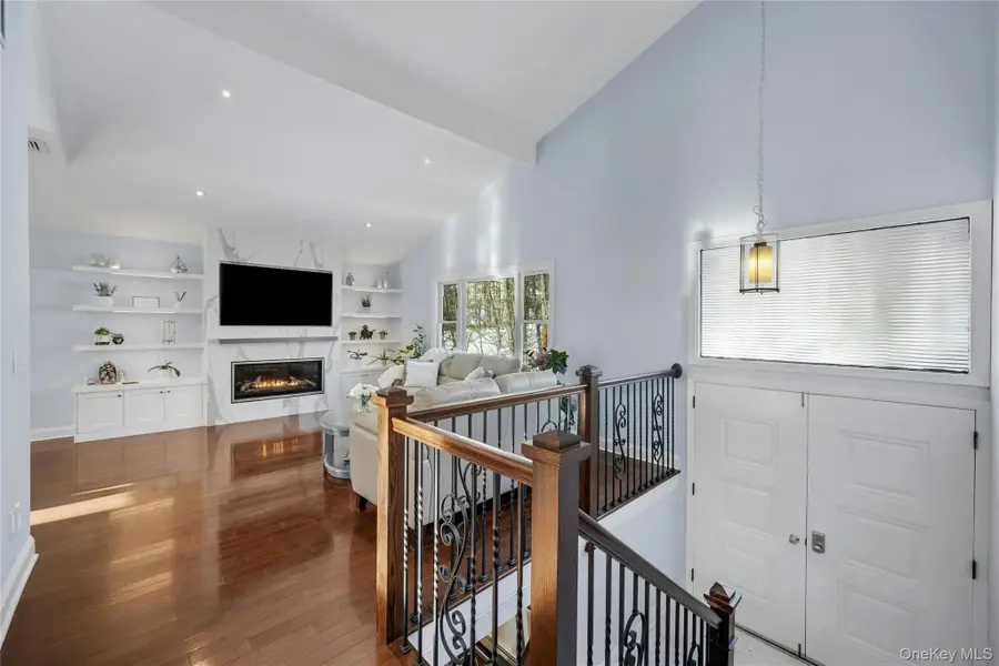 30 Highclere Lane, Valhalla, NY 10595 - Image #3