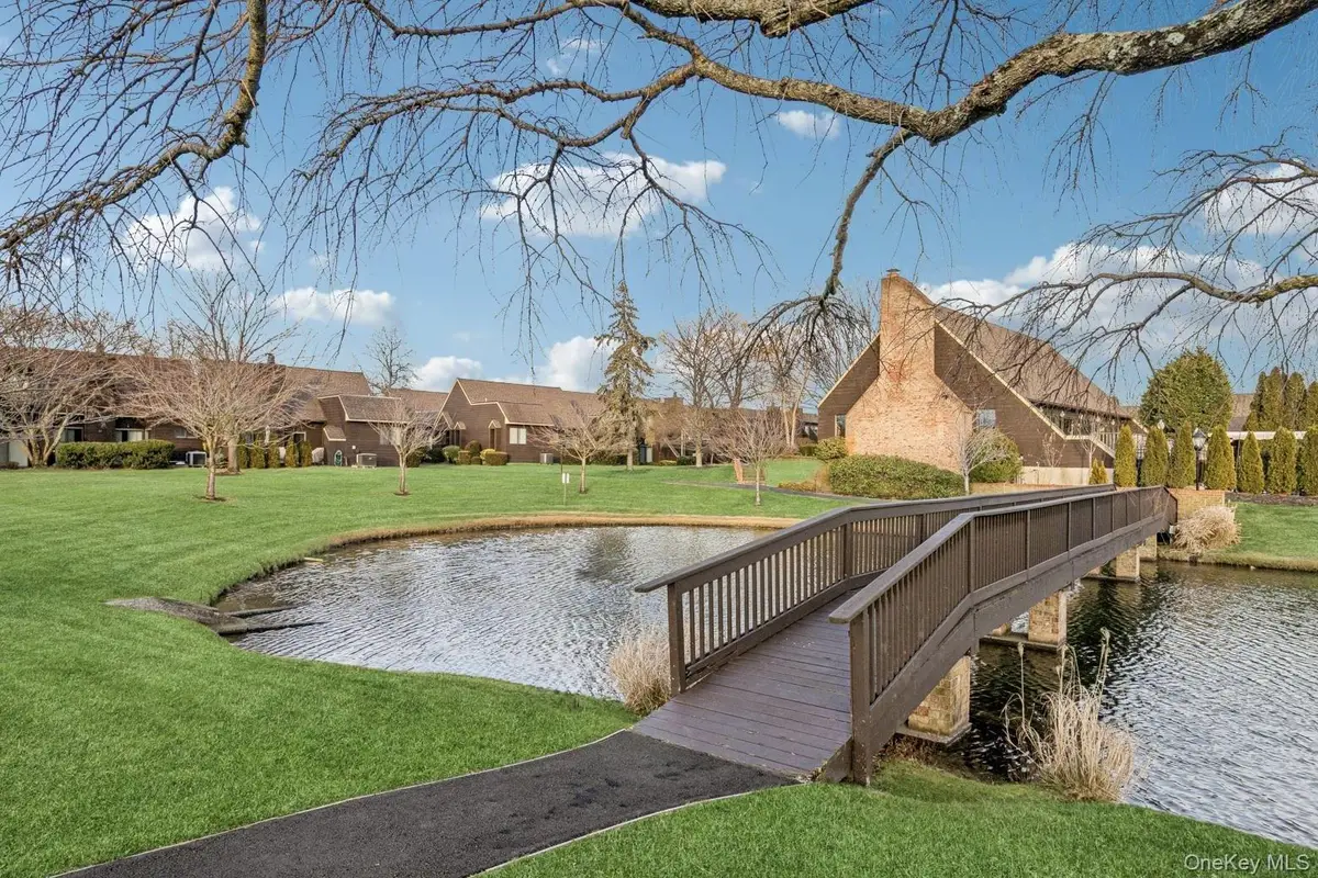 4 Southgate Circle, Massapequa Park, NY 11762 - Image #1