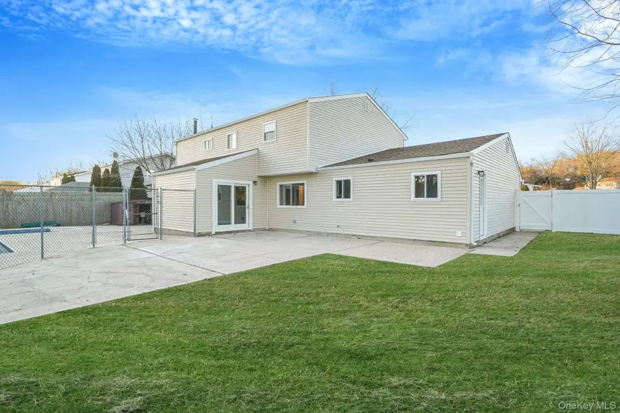 12 Chelmsford Drive, Wheatley Heights, NY 11798 - Image #2