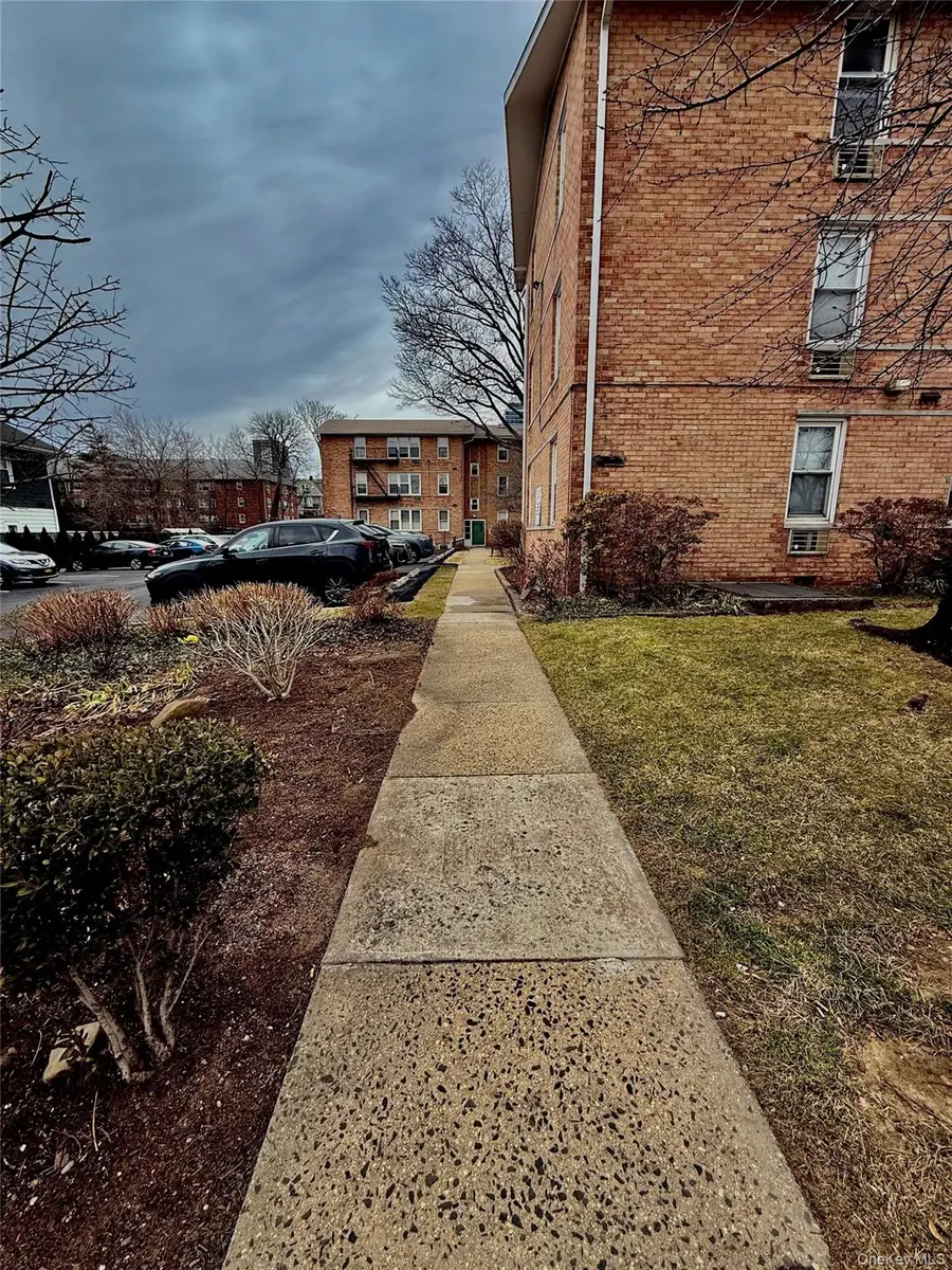 25 Trinity Place #2k, New Rochelle, NY 10805 - Image #2