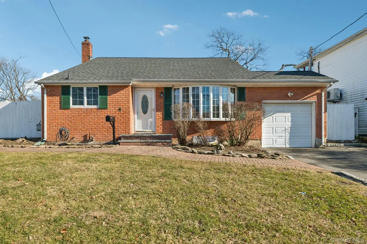 4 Oakley Drive, Huntington Station, NY 11746 - Image #1