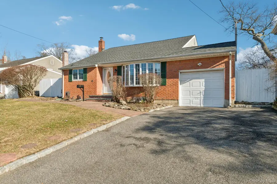 4 Oakley Drive, Huntington Station, NY 11746 - Image #2