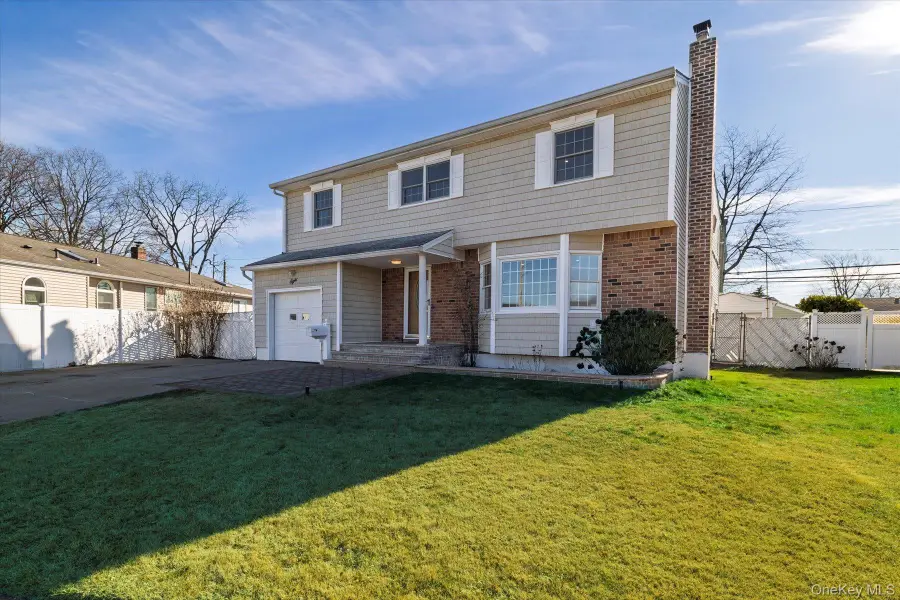 8 Patricia Court, Bethpage, NY 11714 - Image #2