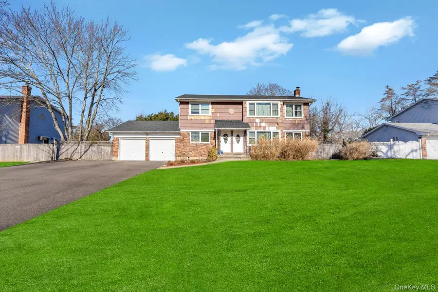 11 Marlo Lane, Hauppauge, NY 11788 - Image #2