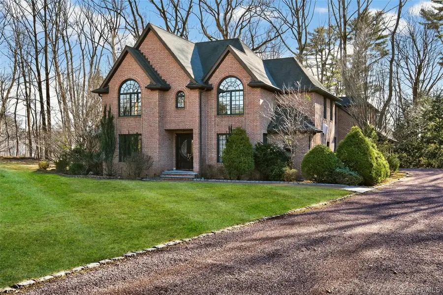 3 Chestnut Court, Old Westbury, NY 11568 - Image #2