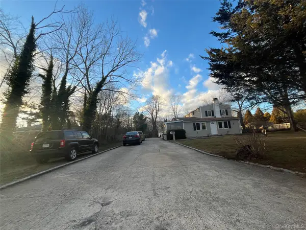 84 Oakwood Avenue, Bayport, NY 11705