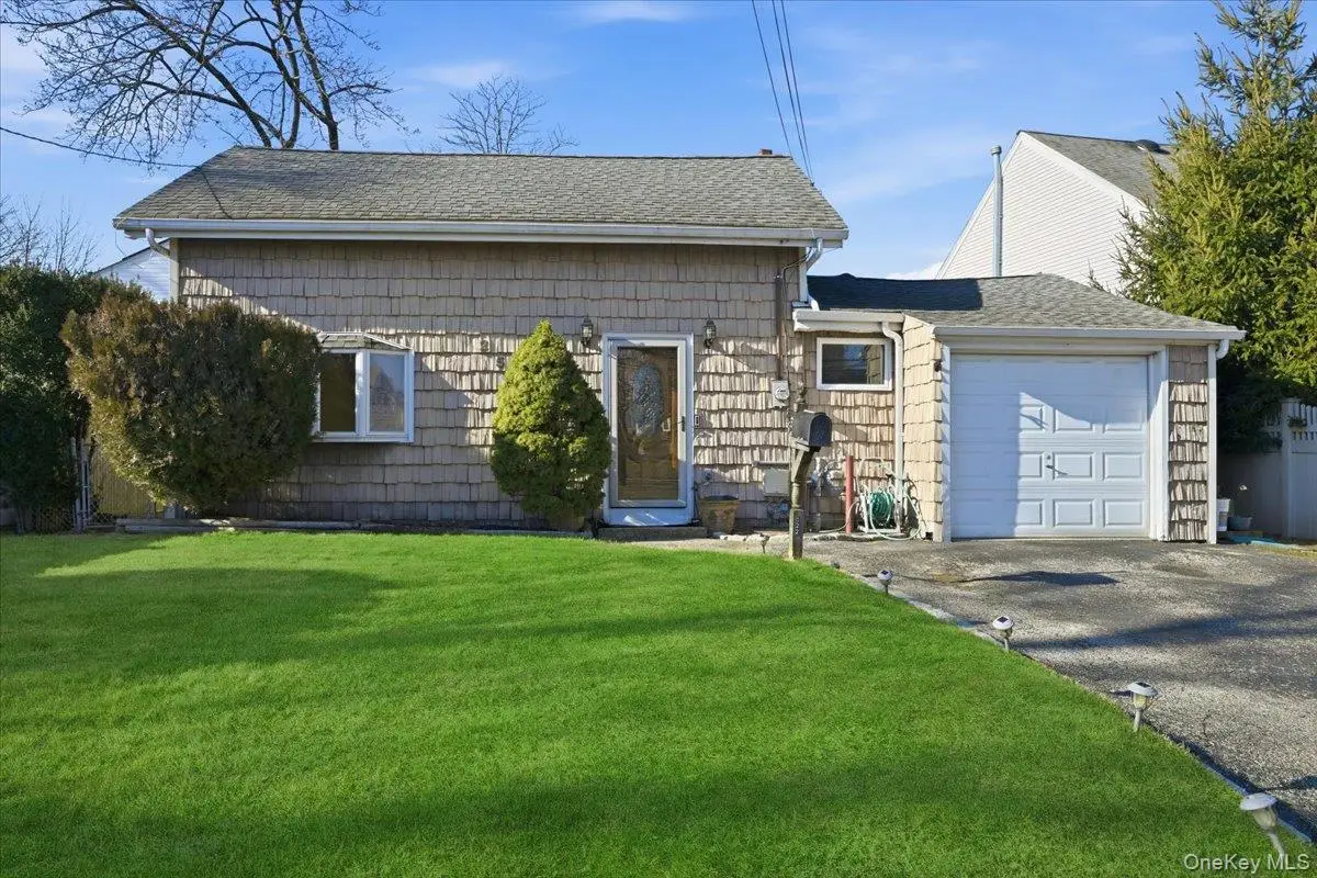 2522 Hewlett Lane, Bellmore, NY 11710 - Image #1