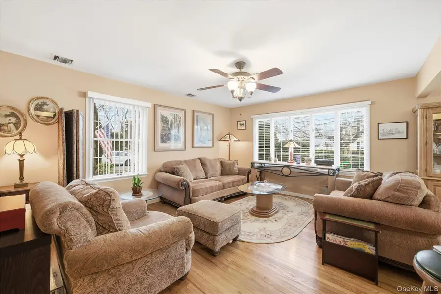 18 Gaylore Drive W, Amityville, NY 11701 - Image #3