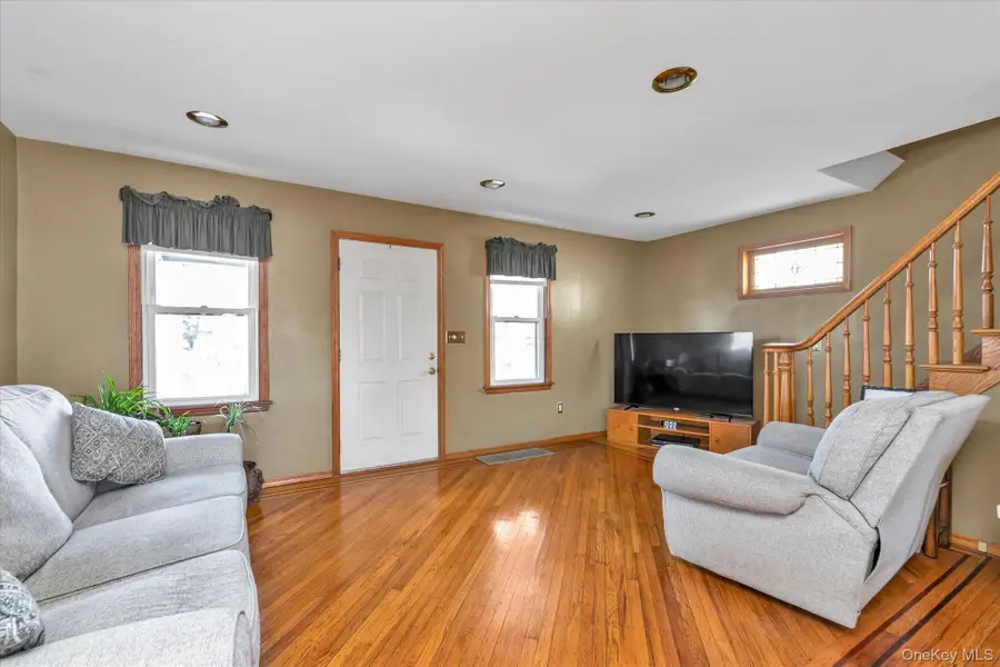 15 Eton Street, Valley Stream, NY 11581 - Image #2