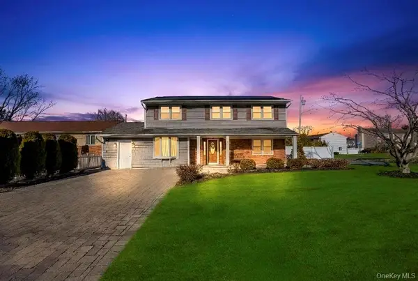 3 Avelaine Court, Babylon, NY 11702