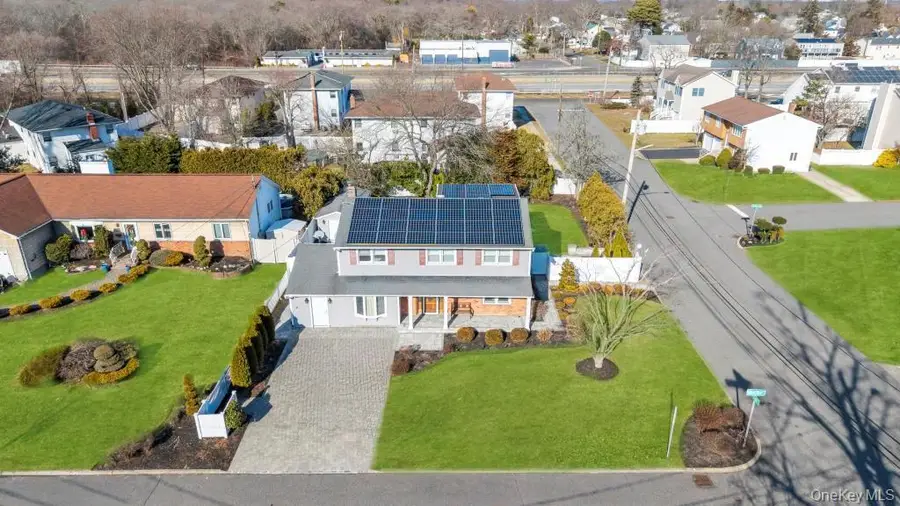 3 Avelaine Court, Babylon, NY 11702 - Image #2