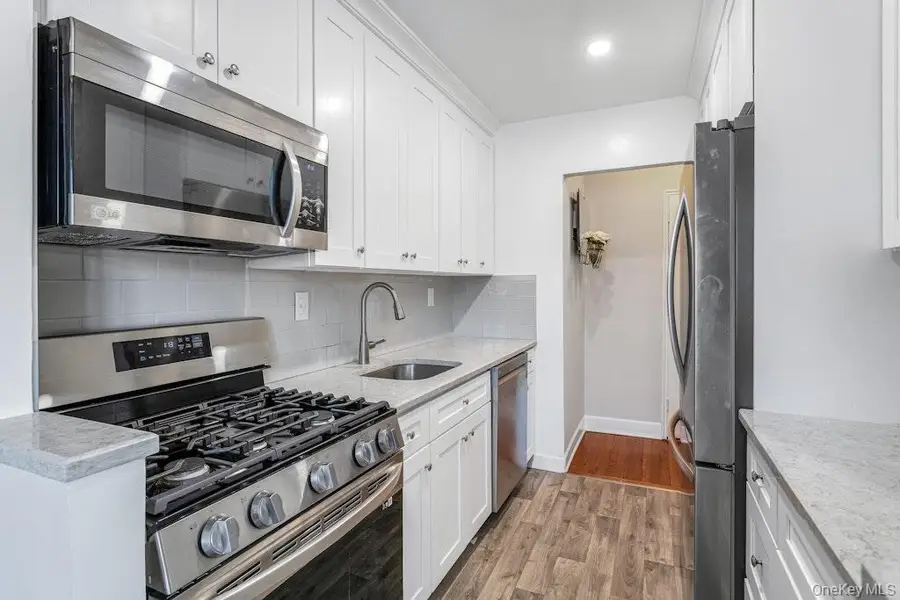 2 Sadore Lane #7W, Yonkers, NY 10710 - Image #3