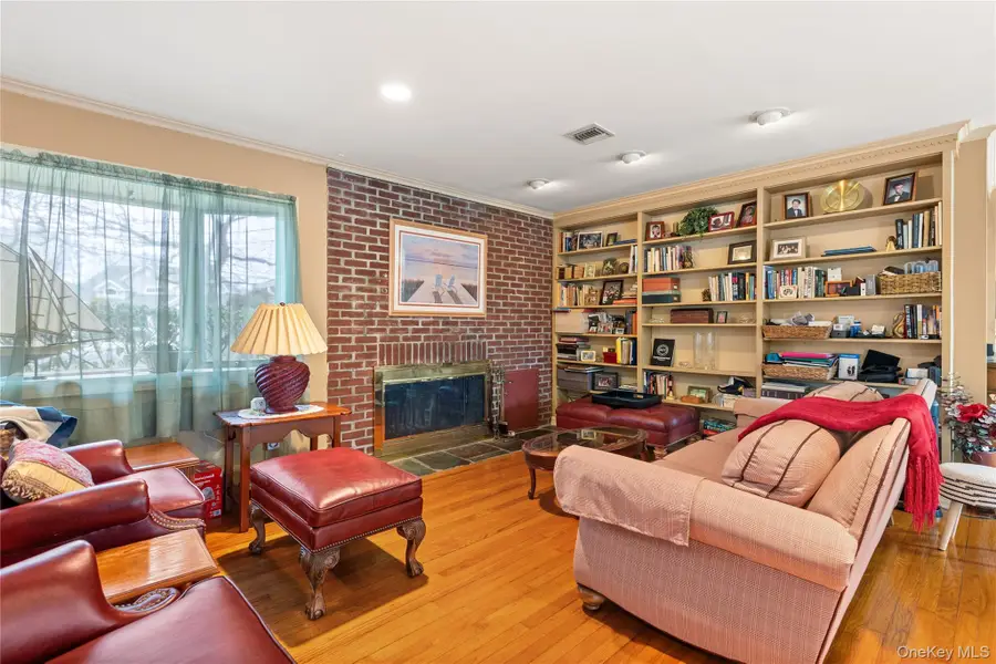 66 Davison Lane E, West Islip, NY 11795 - Image #3