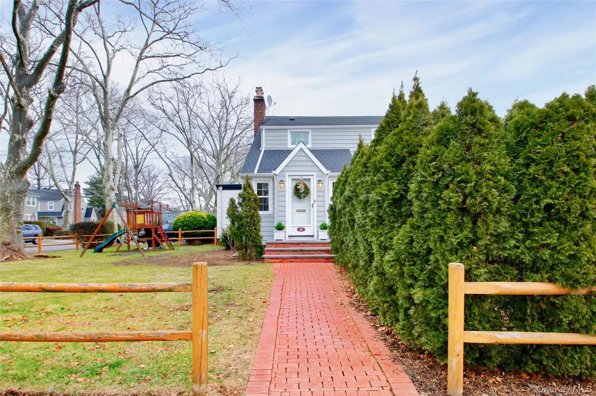 20 Salisbury Avenue, Stewart Manor, NY 11530 - Image #1